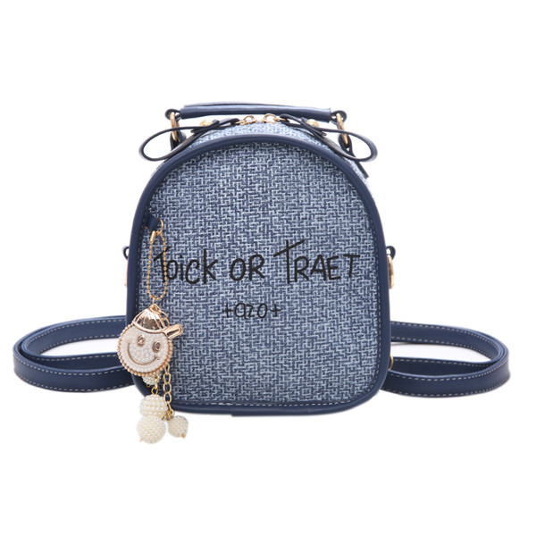 Rucsac modern de dama cu elemente metalice si pandantive