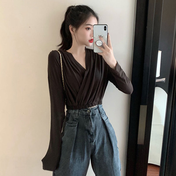 Bluză scurtă de damă cu decolteu spitz de culoare închisă