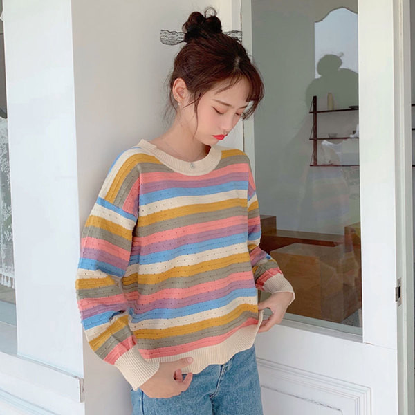 Bluză de damă colorată cu decolteu oval și mâneci lungi