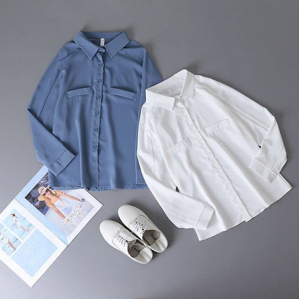 Cămașă modernă de damă cu nasturi și guler clasic - alb și albastru