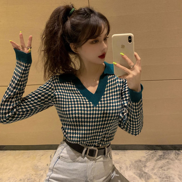 Bluză de damă moale, cu decolteu spitz