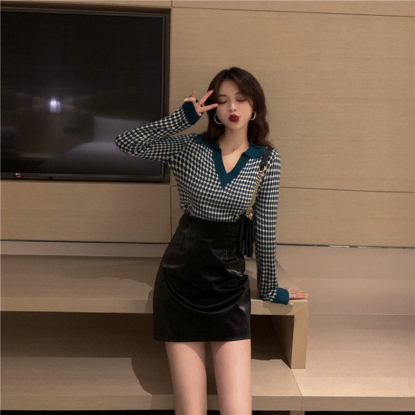 Bluză de damă moale, cu decolteu spitz