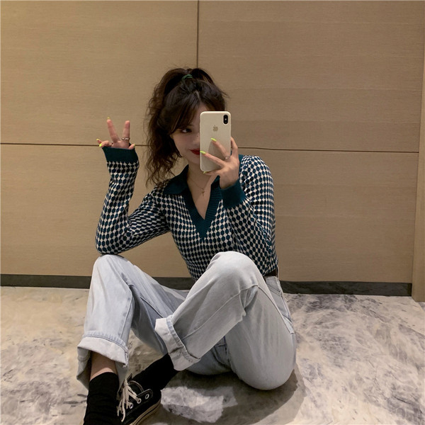 Bluză de damă moale, cu decolteu spitz