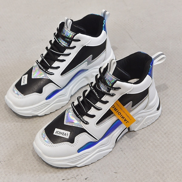 Дамски маратонки с връзки в три цвята и висока подметка