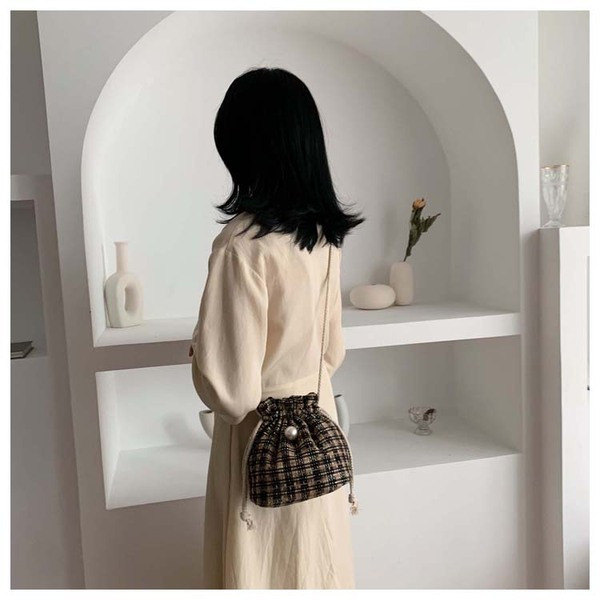 Плетена дамска чанта тип торба в различни цветове 