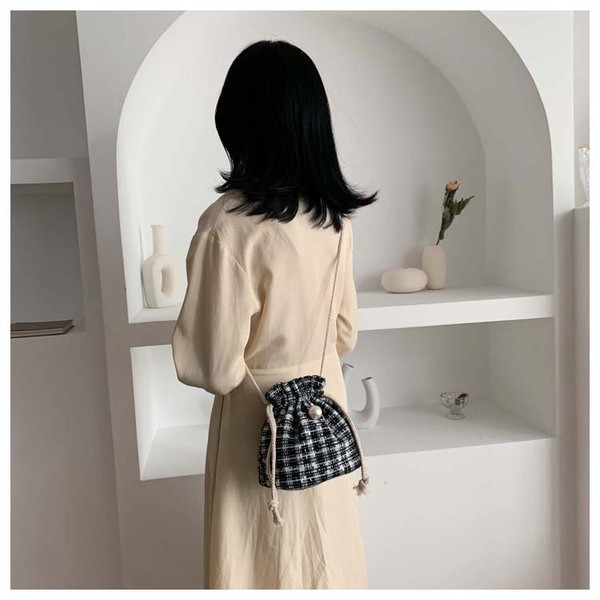 Плетена дамска чанта тип торба в различни цветове 