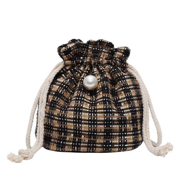 Плетена дамска чанта тип торба в различни цветове 