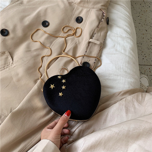 Елегантна дамска чанта във формата на сърце с метални дръжки и елементи