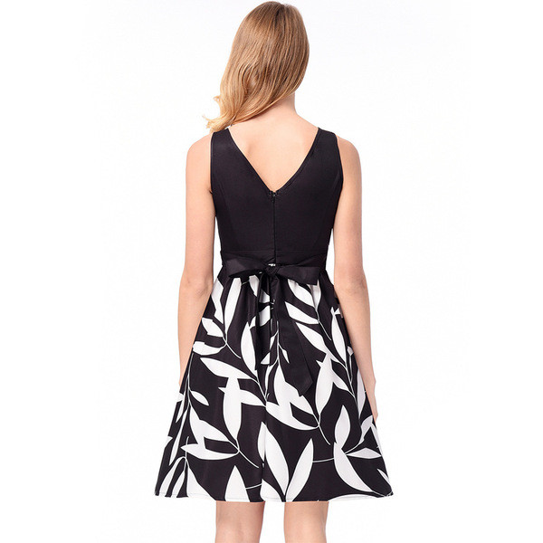 Модерна дамска къса рокля с О-образно деколте в няколко цвята 