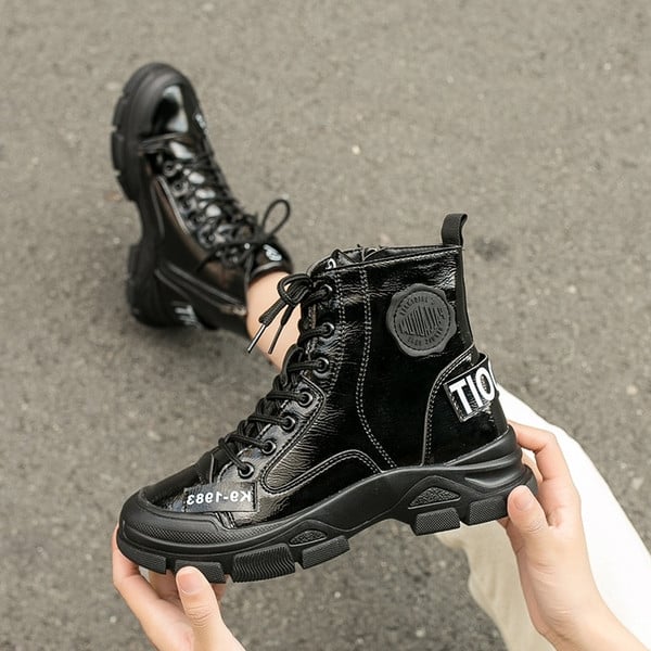 Нов модел дамски боти в бял и черен цвят с връзки