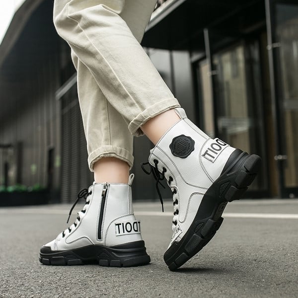 Нов модел дамски боти в бял и черен цвят с връзки