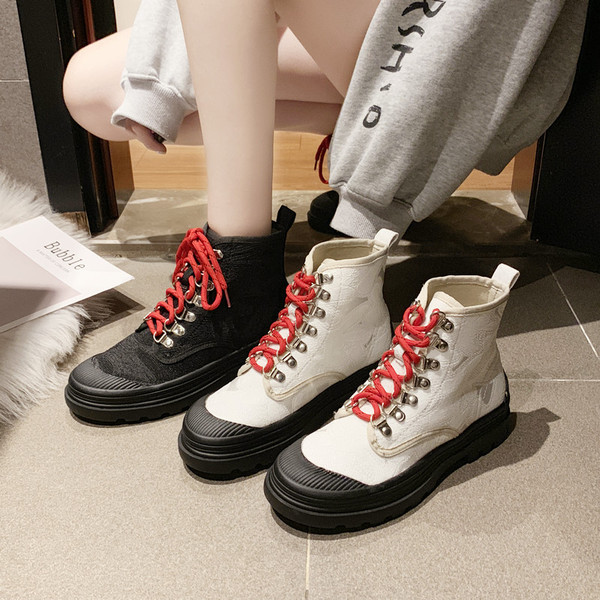 Cizme de dama cu sireturi in alb si negru