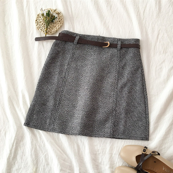 Fusta de dama actuala in trei culori cu curea si talie inalta