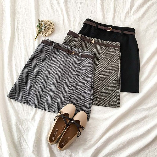 Fusta de dama actuala in trei culori cu curea si talie inalta