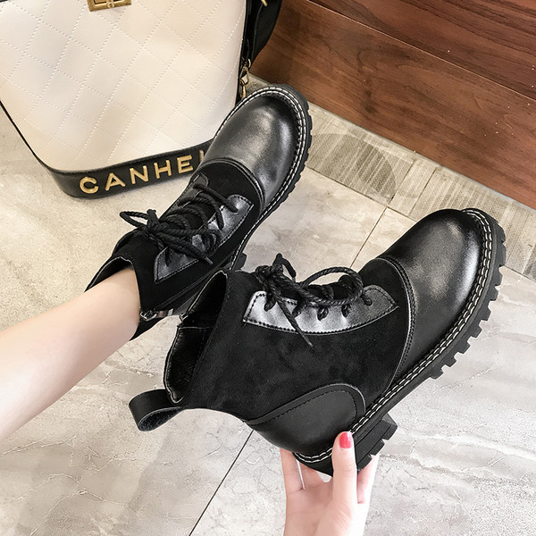 Ghete de dama moderne de culoare neagra si talpa aspra