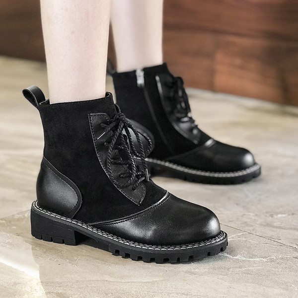 Ghete de dama moderne de culoare neagra si talpa aspra