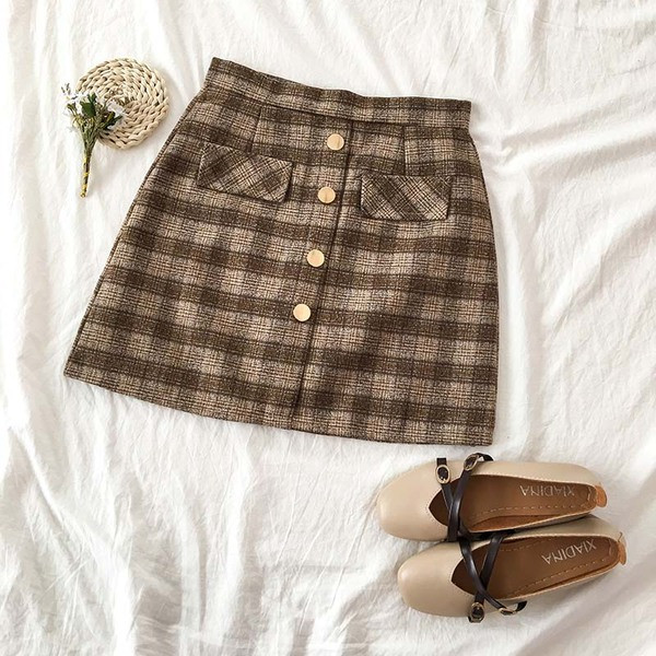 Fusta dama in carouri cu nasturi si talie inalta in trei culori