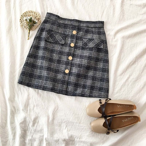 Fusta dama in carouri cu nasturi si talie inalta in trei culori