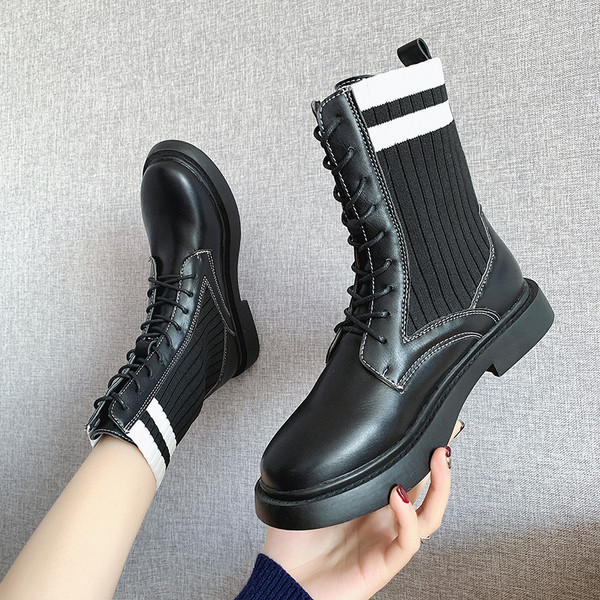 Ghete de dama moderne in negru si sireturi