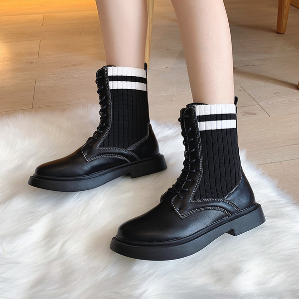 Ghete de dama moderne in negru si sireturi