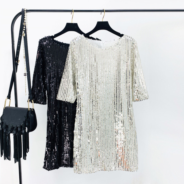 Rochie moderna de dama cu decolteu O si paiete in negru si argintiu