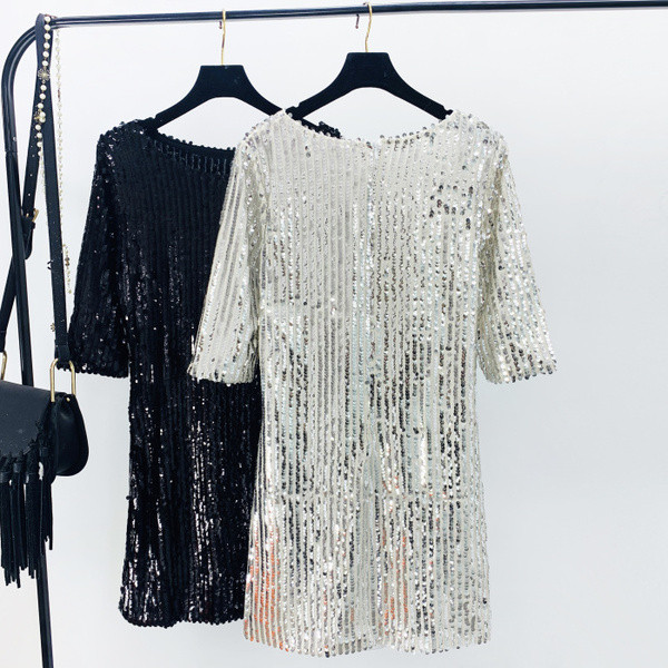 Rochie moderna de dama cu decolteu O si paiete in negru si argintiu