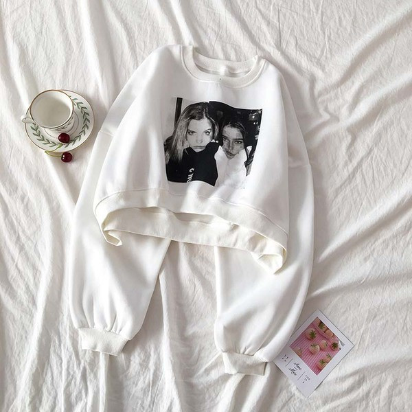 Bluza de dama in trei culori cu aplicatie si decolteu oval