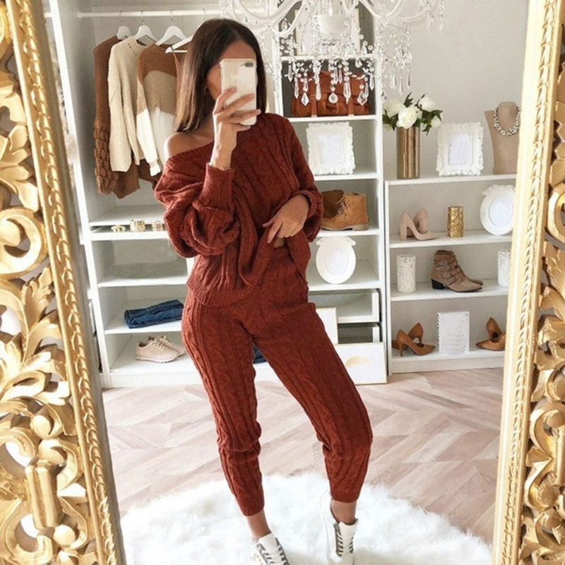 Set dama tricotat din doua piese in culori diferite