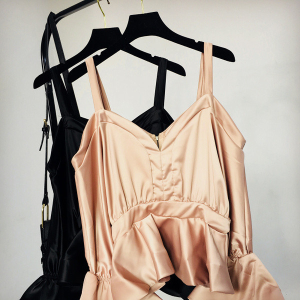 Model asimetric maiou elegant de dama din satin