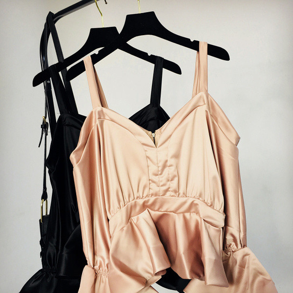 Model asimetric maiou elegant de dama din satin