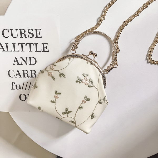 Geantă de mână elegantă cu broderie și mânere metalice în trei culori