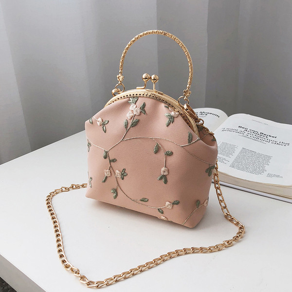 Geantă de mână elegantă cu broderie și mânere metalice în trei culori