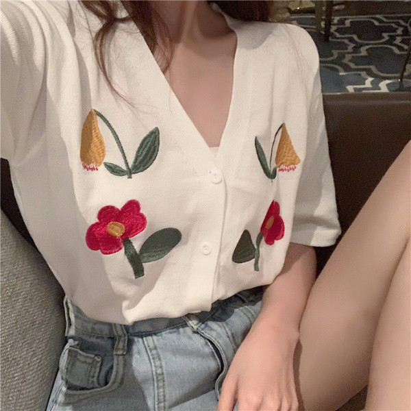 Cămașă de damă cu broderie colorată în trei culori