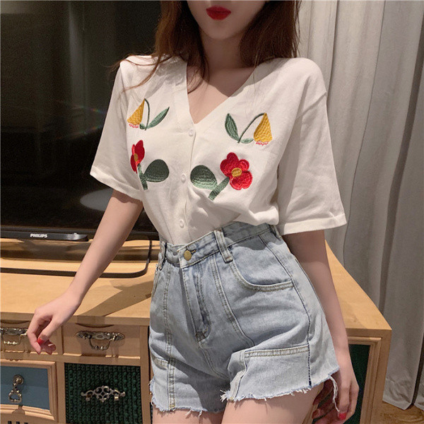 Cămașă de damă cu broderie colorată în trei culori