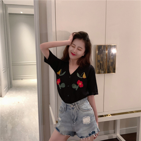 Cămașă de damă cu broderie colorată în trei culori