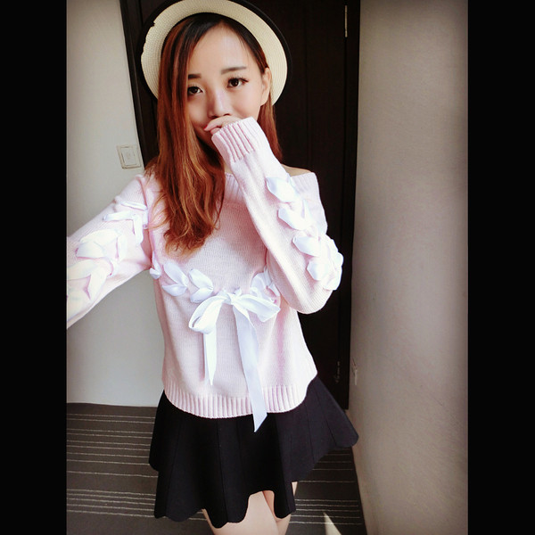 Pulover de dama modern cu panglica in alb si roz