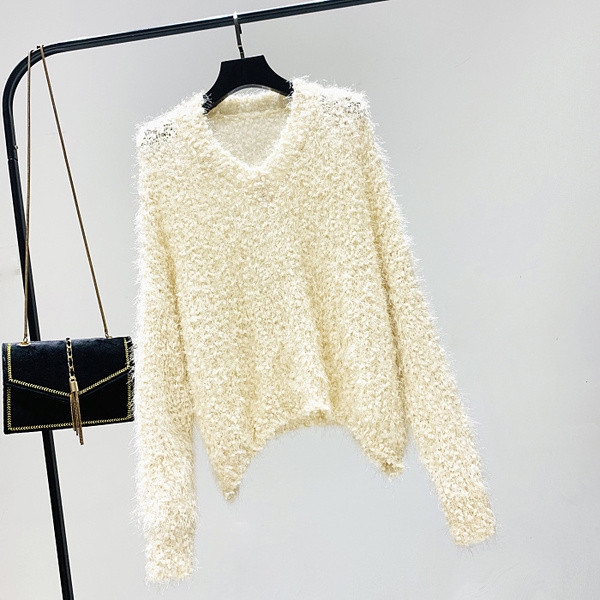 Női téli pulóver spitz nyakkivágással több színben