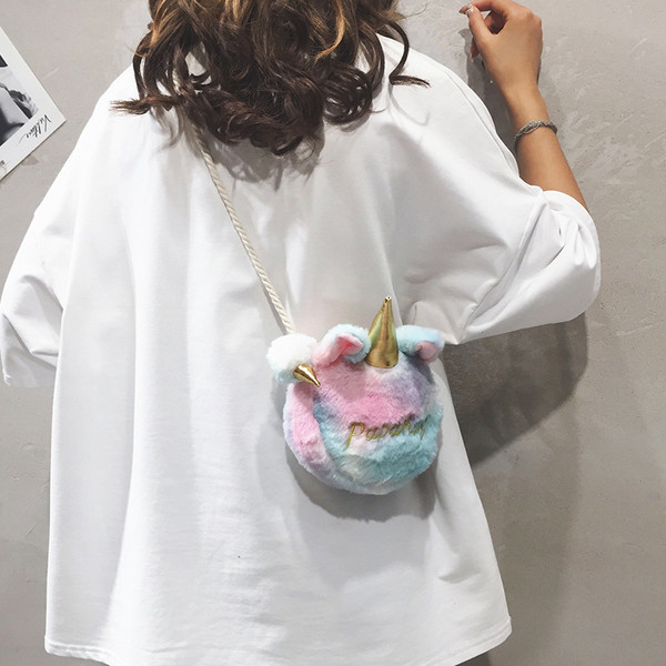 Geanta de plus pentru copii cu maner lung si elemente 3D