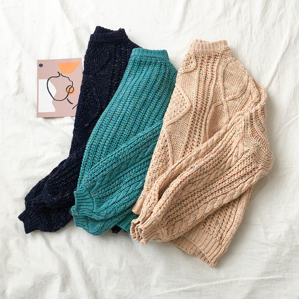 Pulover de dama in trei culori cu decolteu oval si maneci lungi