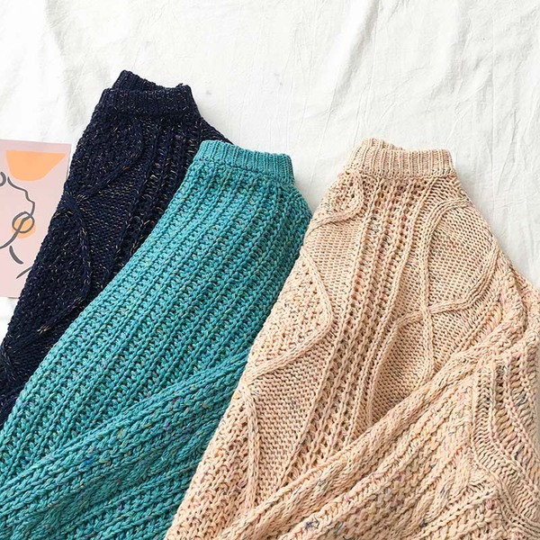 Pulover de dama in trei culori cu decolteu oval si maneci lungi