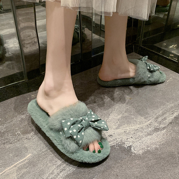 Papuci de puf de damă cu panglică în negru, verde și maro