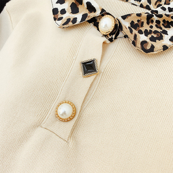 Női pulóver leopárd gallérral, négy színben