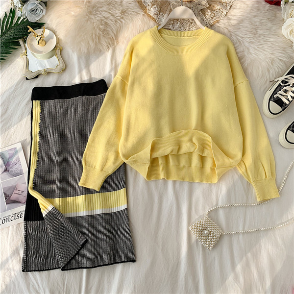 Set casual de dama care include un pulover si o fusta din tricotat subtire