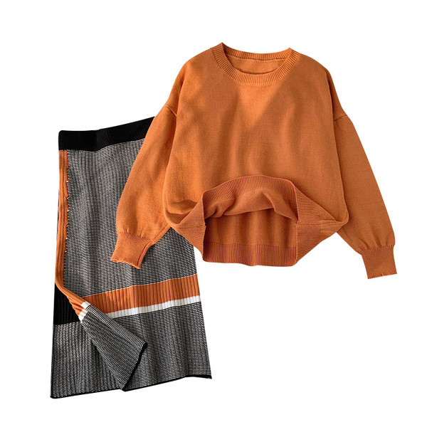 Set casual de dama care include un pulover si o fusta din tricotat subtire