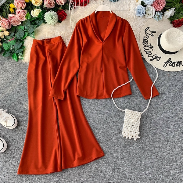 Set elegant pentru femei, care include o bluză și pantaloni largi în mai multe culori