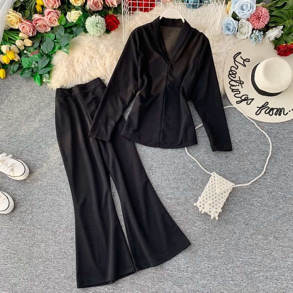 Set elegant pentru femei, care include o bluză și pantaloni largi în mai multe culori