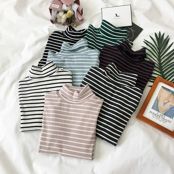 Ριγέ γυναικεία μπλούζα με δαντέλα σε διάφορα χρώματα