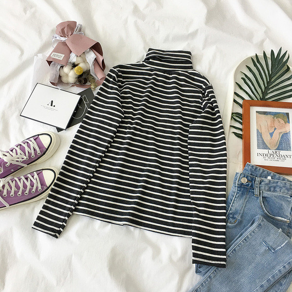 Ριγέ γυναικεία μπλούζα με δαντέλα σε διάφορα χρώματα