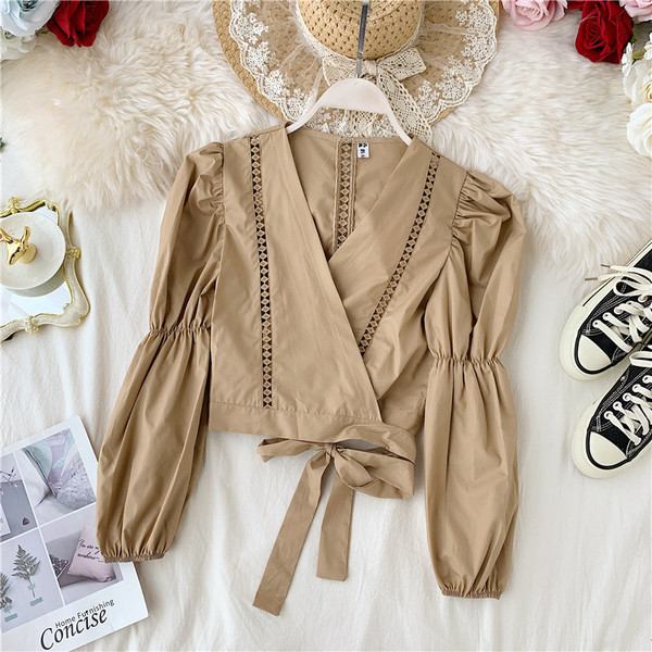 Modern női ing mély nyakkivágással és nyakkendőkkel, négy színben