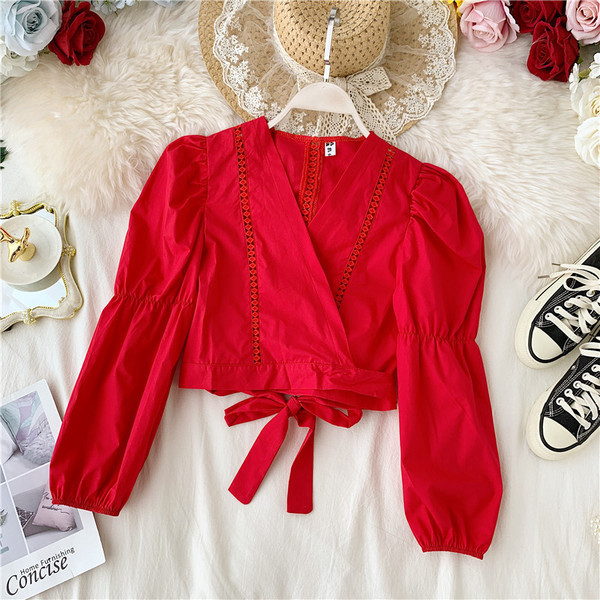 Modern női ing mély nyakkivágással és nyakkendőkkel, négy színben